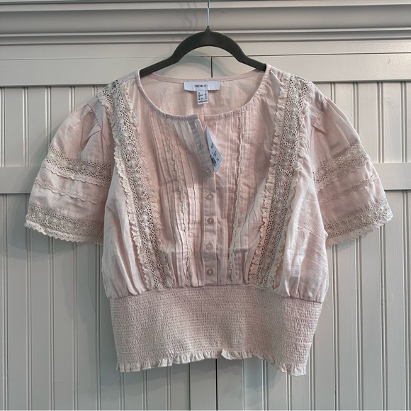 Forever 21 Tops - Forever 21 Light Pink Textured Crop Blouse